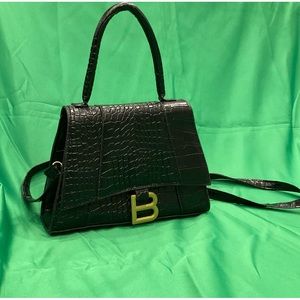 Black Handbag w/ Detachable Strap